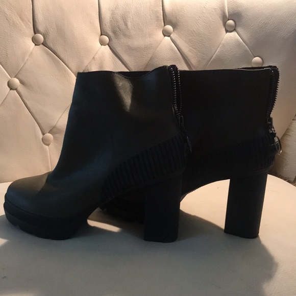 Sorel high heel boots olive green. - Picture 5 of 8